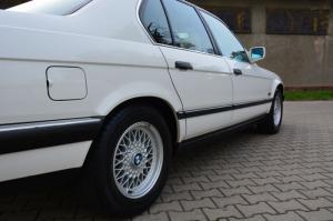 BMW 740i 1992 года  (UK)